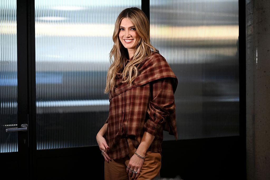 Delta Goodrem wowed Eurovision 2026 with a dramatic Eclipse performance featuring a viral piano lift linked to Beyoncé’s Dubai show.