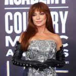 Shania Twain dazzled at the 2026 ACM Awards with bold fashion looks, sparkling gowns, and dramatic accessories that sparked major online reactions.