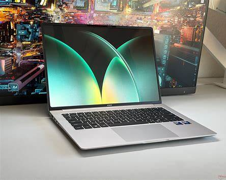 Honor MagicBook Pro 14 (2026) review covering OLED display, battery life, Intel Panther Lake performance, thermals, pricing, and features.