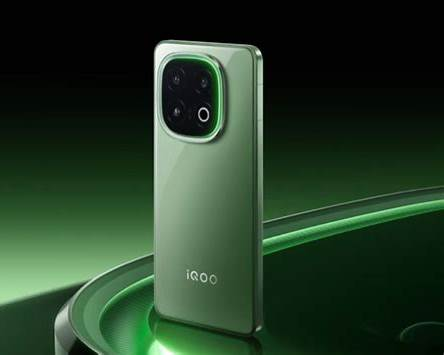 iQOO 15T full specs leak reveals a 200MP camera, 8000mAh battery, Dimensity 9500 Monster chip, and 144Hz OLED display.