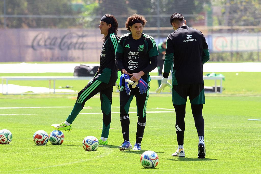 Latest Carlos Rodríguez news includes a Canada-wide warrant, Mexico World Cup updates, and recognition for an Illinois teacher.