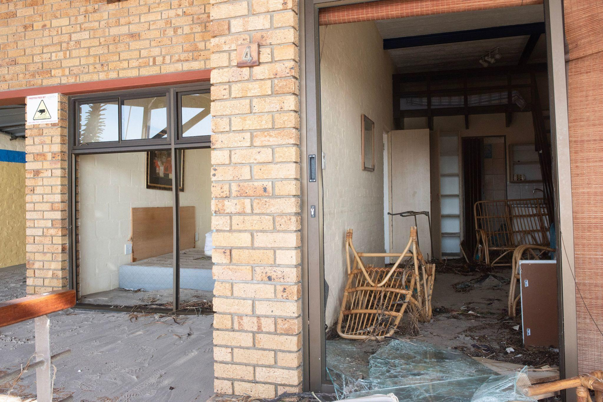 Severe weather in Mossel Bay forces closures across Garden Route National Park as flooding and storms threaten South Africa’s coast.