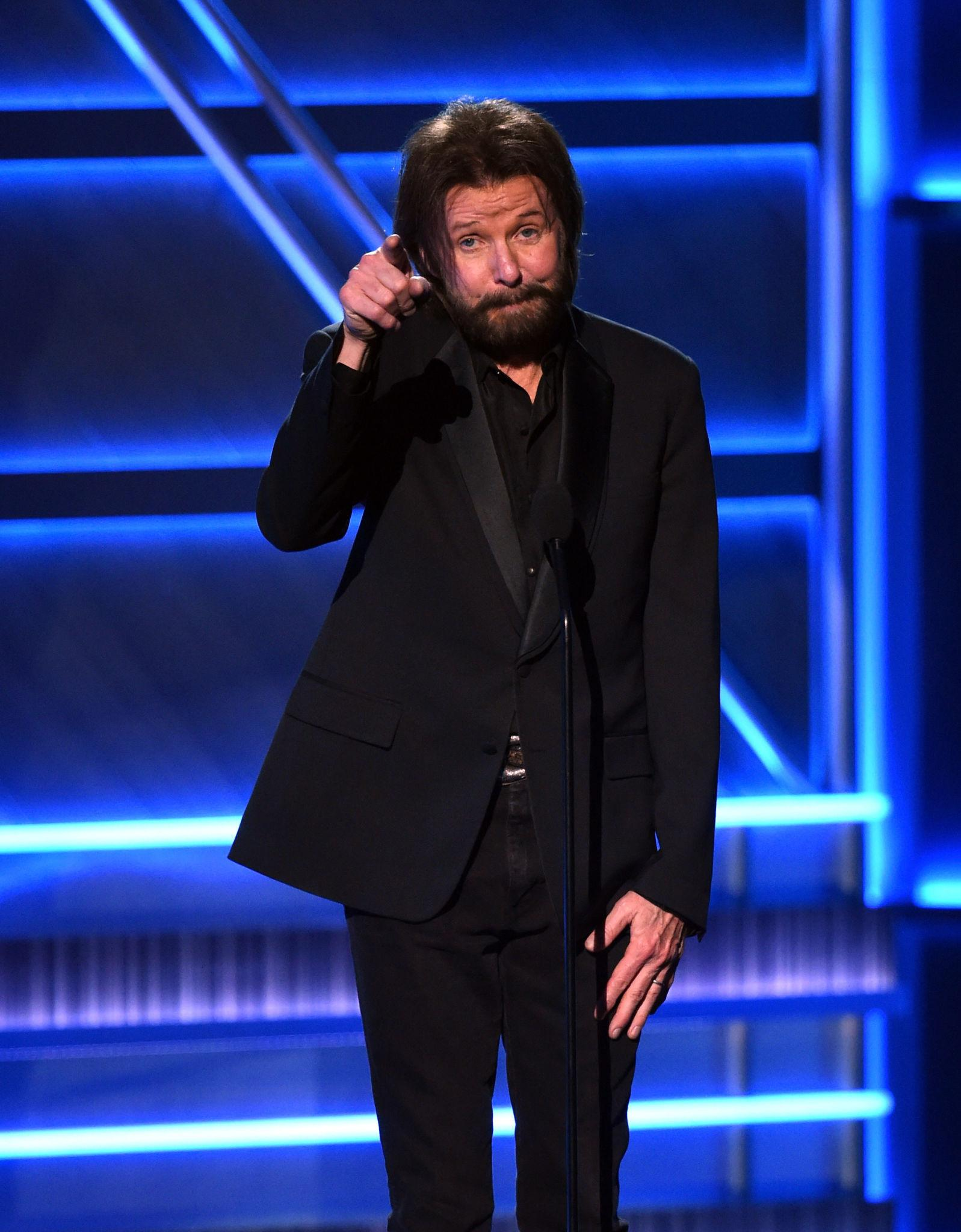 Discover why Ronnie Dunn’s “Boot Scootin’ Boogie” still fills dance floors and remains one of country music’s most iconic songs.