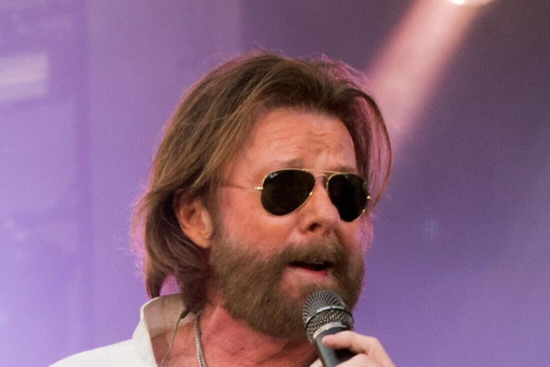 Ronnie Dunn biography, net worth, wife, age, songs, health updates, career milestones, family life, and latest 2026 news in one detailed profile.