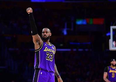 Explore LeBron James’ net worth, NBA salary, Nike deal, investments, business empire, and how he built an $800 million fortune.