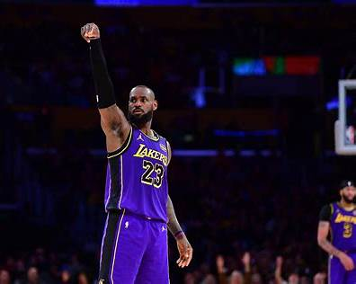 Explore LeBron James’ net worth, NBA salary, Nike deal, investments, business empire, and how he built an $800 million fortune.