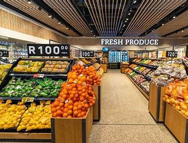 Pick n Pay faces growing competition as discount grocery platforms reshape shopping habits across South Africa.