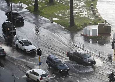 Western Cape schools close as severe weather, flooding, and strong winds hit Cape Town and surrounding regions under SAWS warnings.