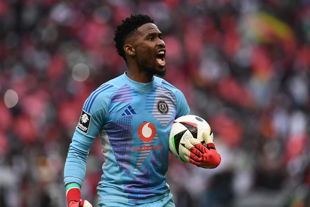 Sipho Chaine has equalled the PSL clean-sheet record and broken Orlando Pirates’ club mark during a tense title race with Sundowns.